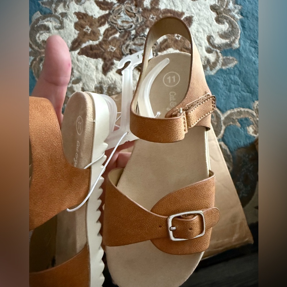 Cat & Jack Toddler Girls' Shaelyn Sandals. Size 11
New! - Picture 9 of 10